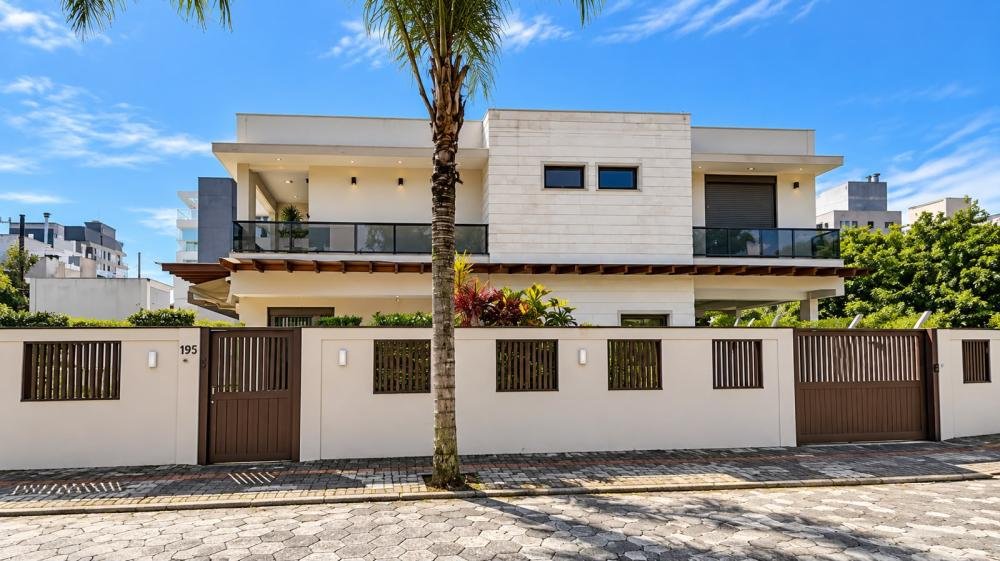 Casa Alvorada – 5 quartos, 5 banheiros, Piscina a 170 m da Praia de Mariscal