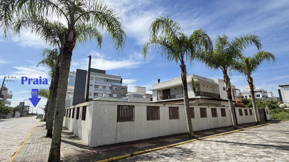 Casa Alvorada – 5 quartos, 5 banheiros, piscina a 250 m da Praia de Mariscal